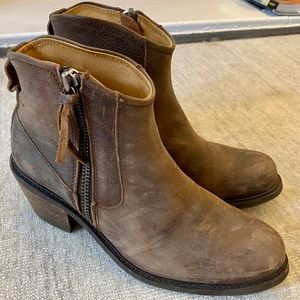 NEW John Fluevog Hannah Booties Size 10 (Discontinued)